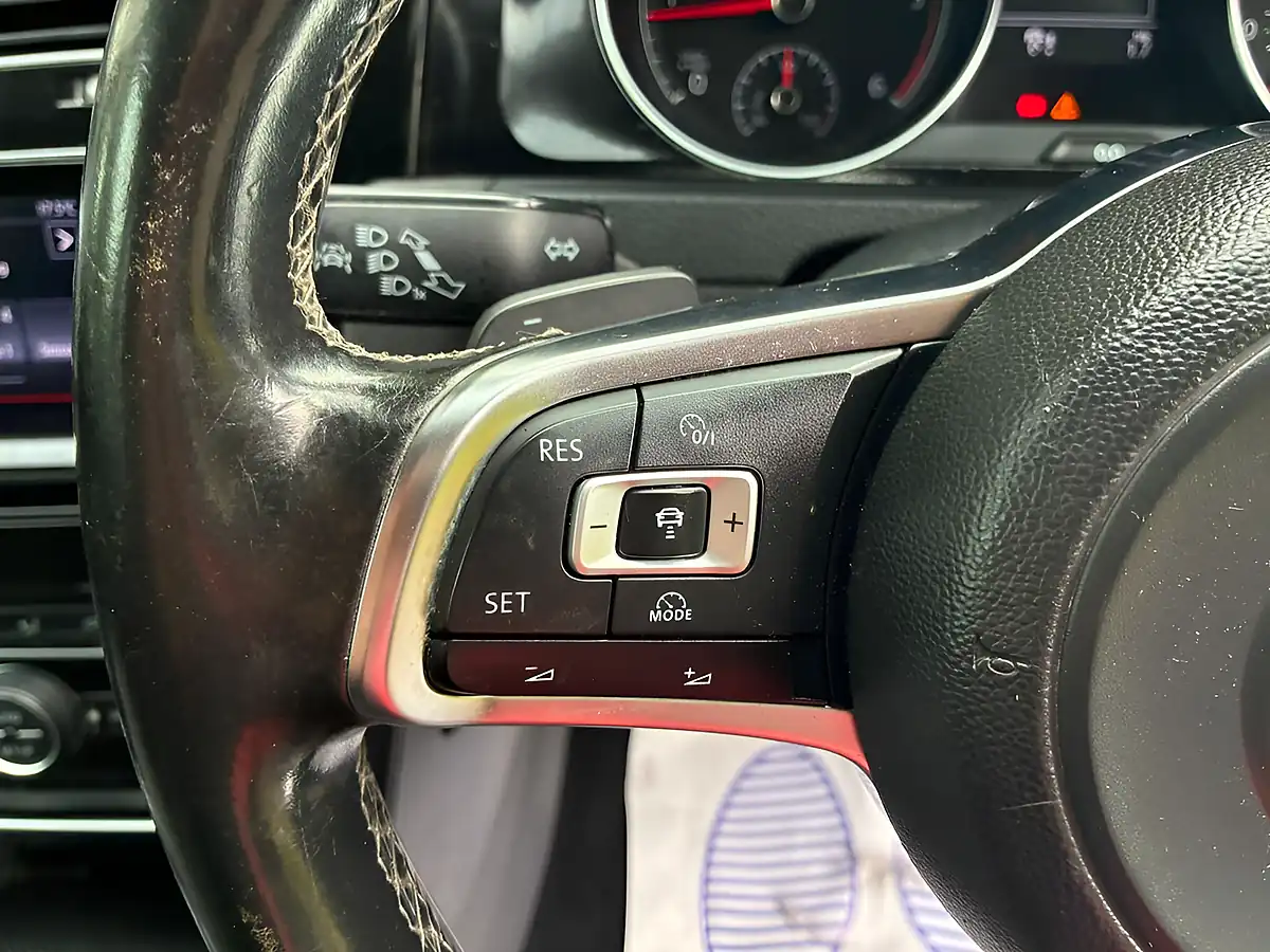 Used 2015 Volkswagen Golf Match Silver - Interior and Exterior details 12