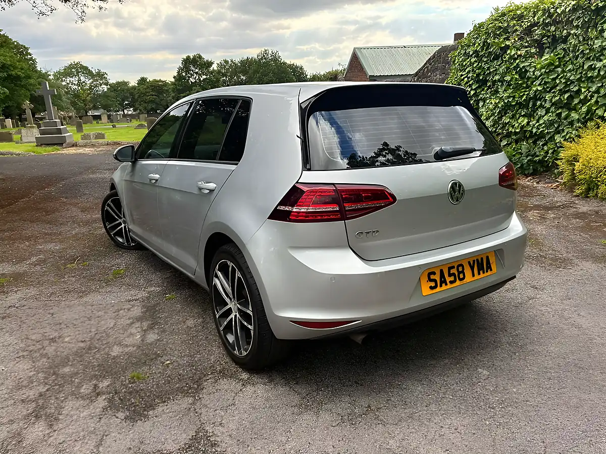 Used 2015 Volkswagen Golf Match Silver - Interior and Exterior details 17
