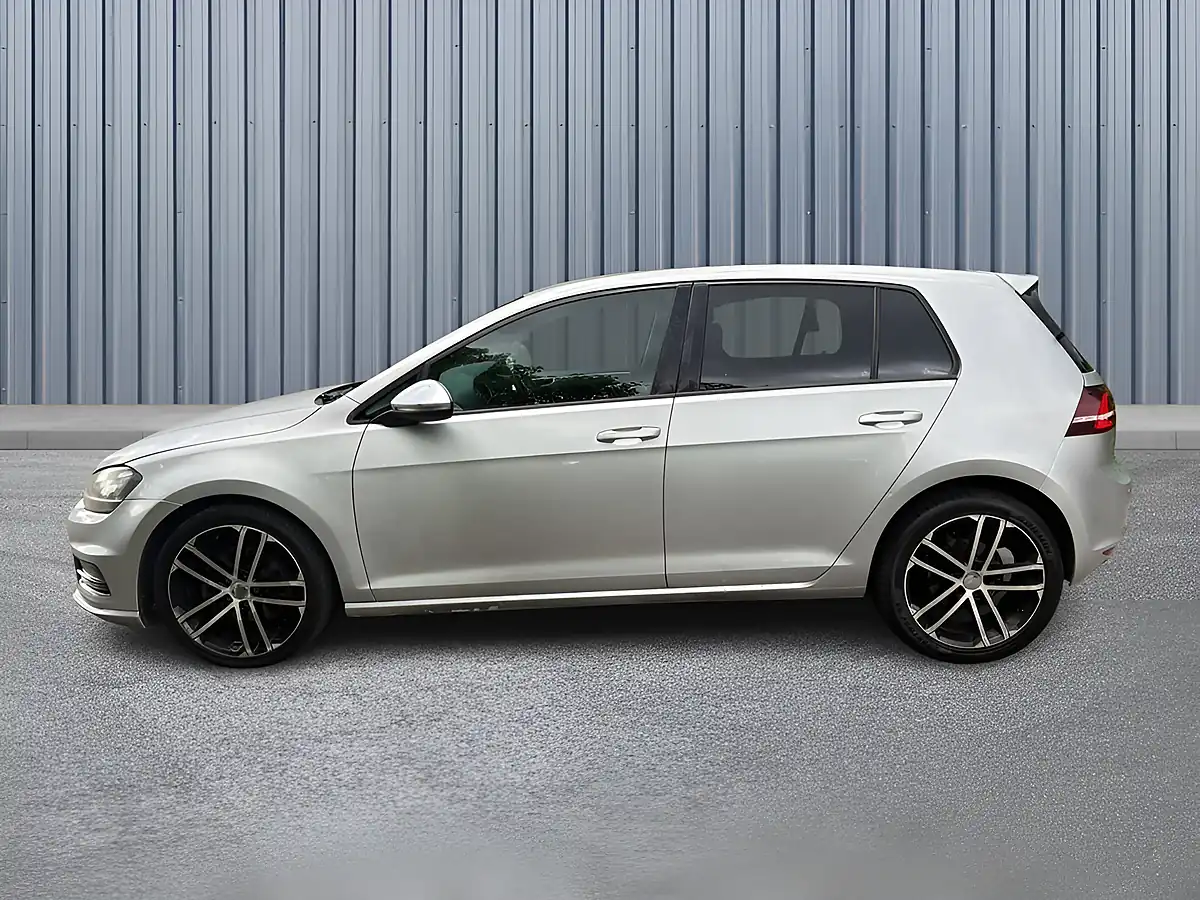 Used 2015 Volkswagen Golf Match Silver - Interior and Exterior details 8