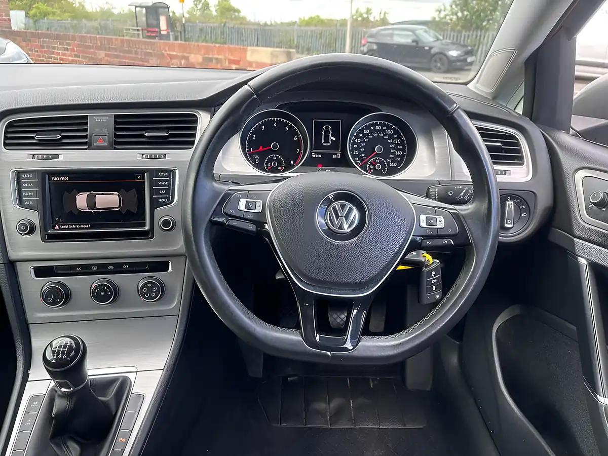 Used 2015 Volkswagen Golf Match Silver - Interior and Exterior details 11