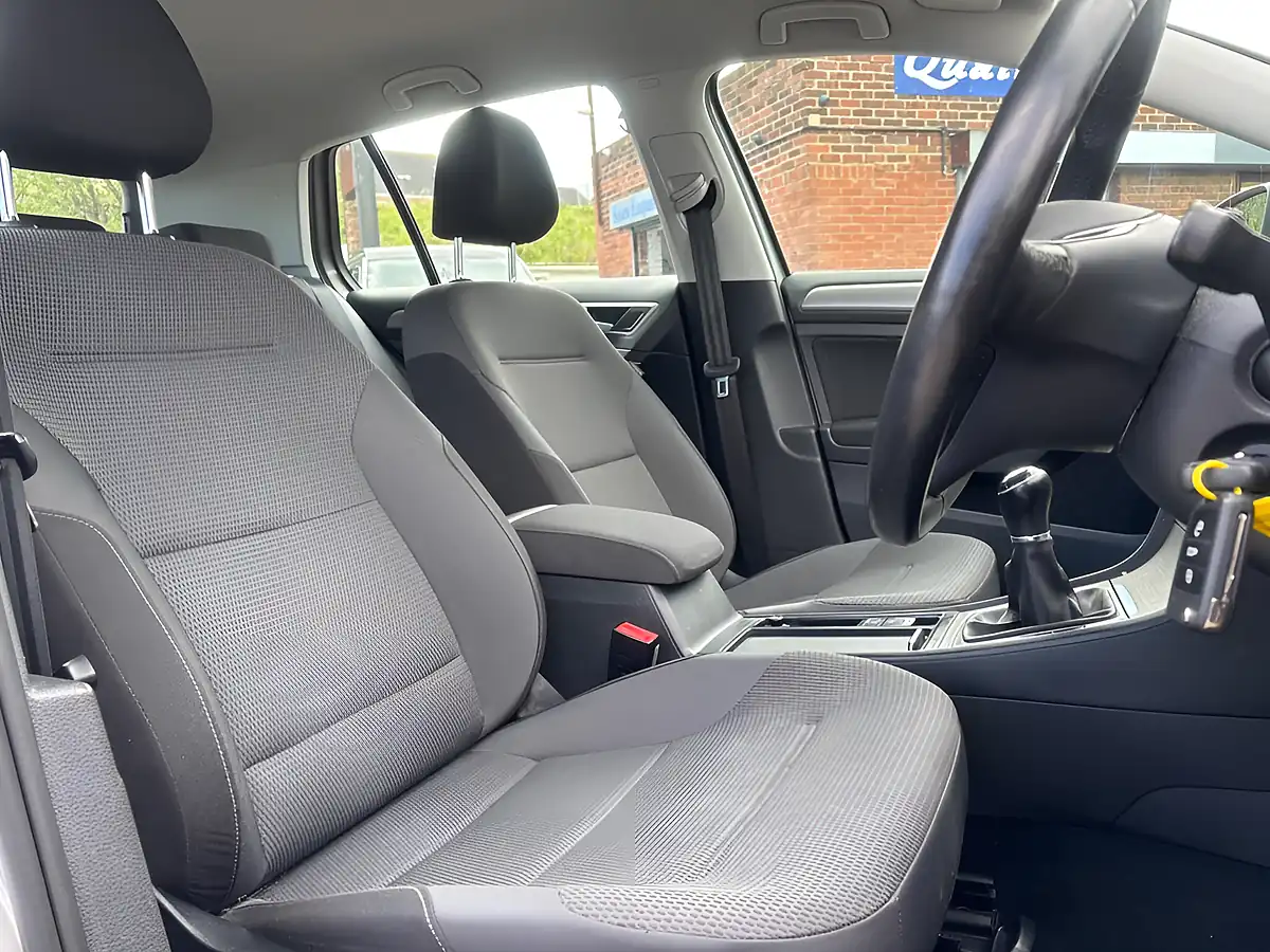 Used 2015 Volkswagen Golf Match Silver - Interior and Exterior details 14