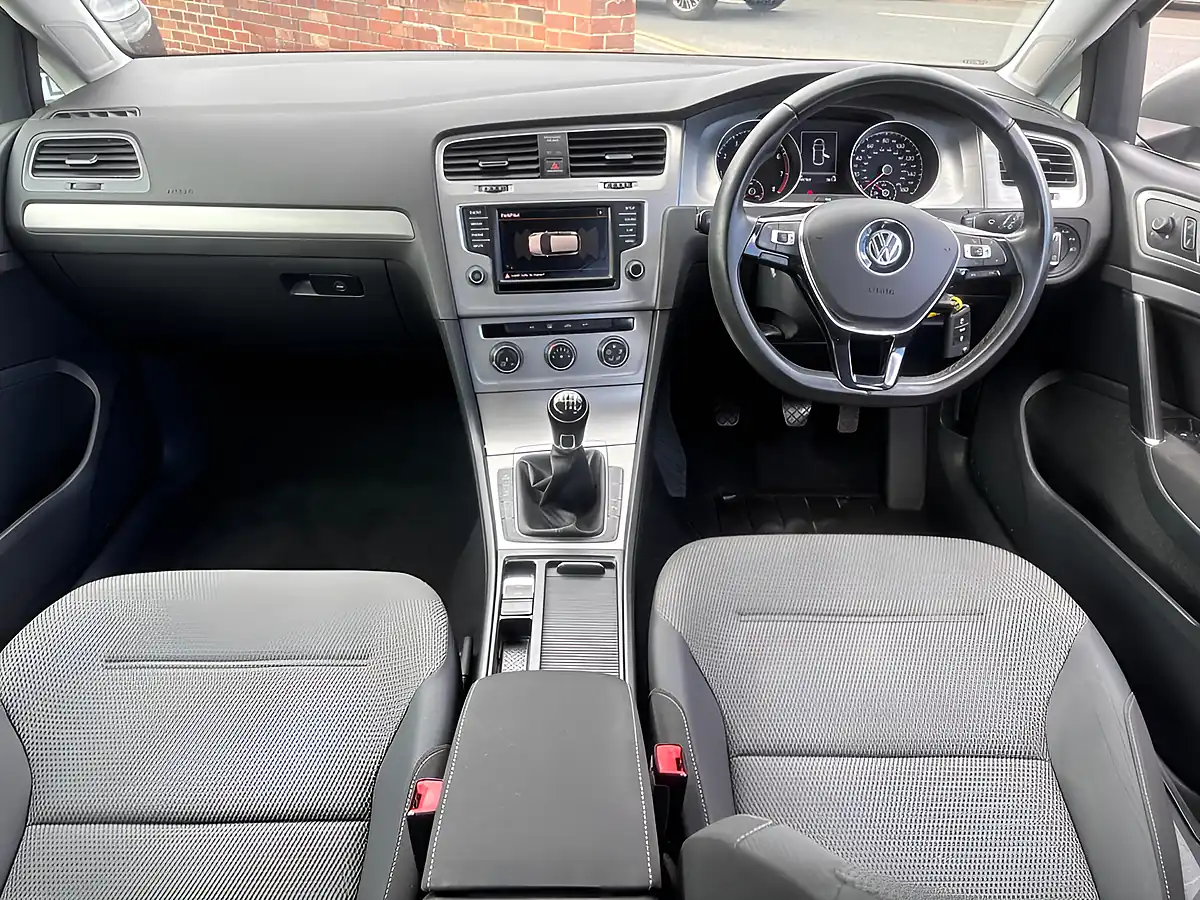 Used 2015 Volkswagen Golf Match Silver - Interior and Exterior details 16