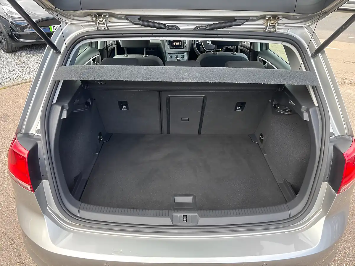 Used 2015 Volkswagen Golf Match Silver - Interior and Exterior details 17