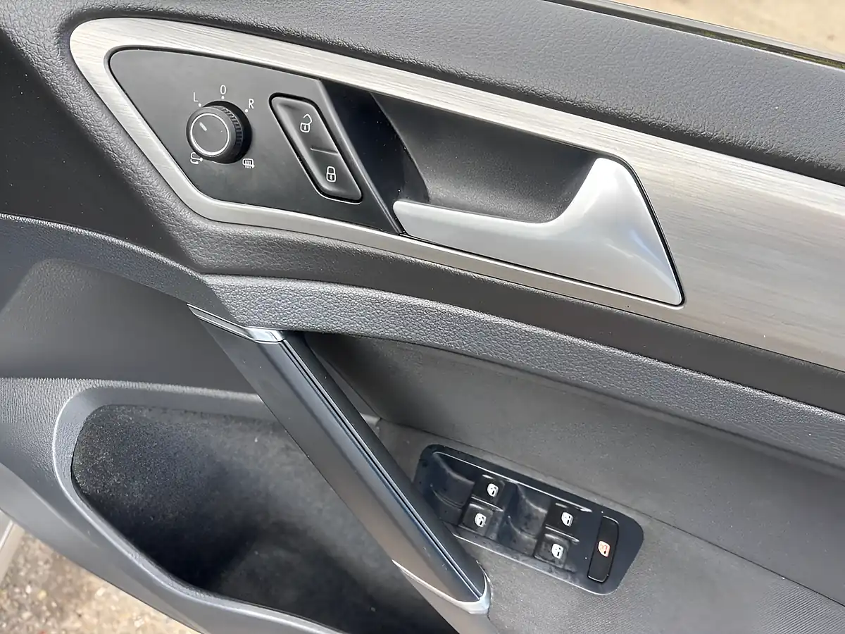 Used 2015 Volkswagen Golf Match Silver - Interior and Exterior details 19