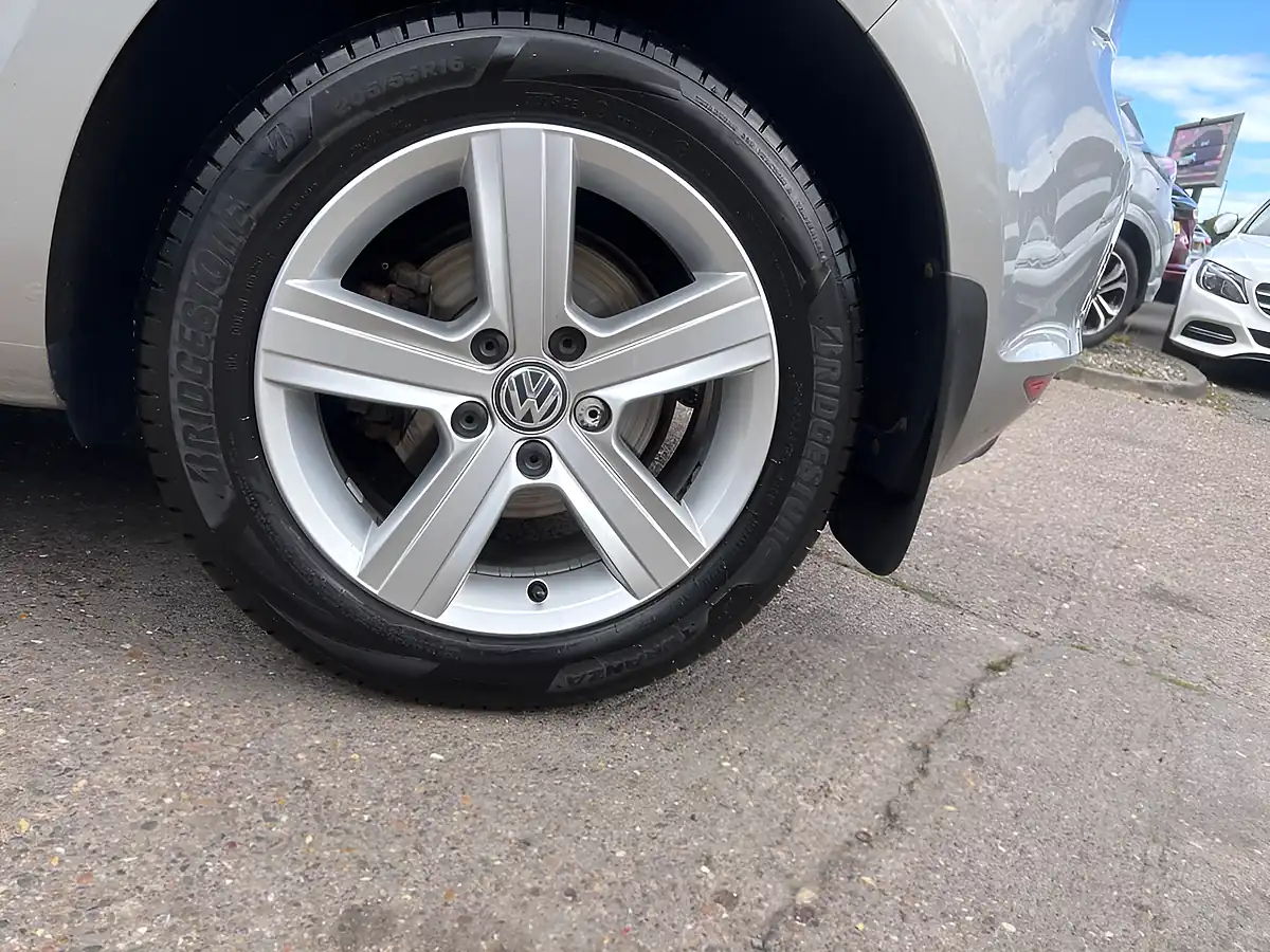 Used 2015 Volkswagen Golf Match Silver - Interior and Exterior details 5