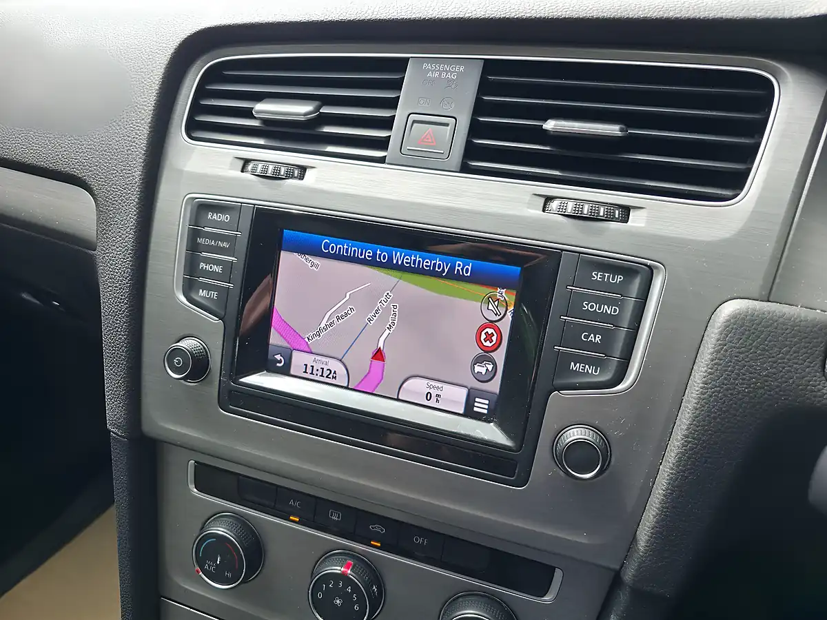 Used 2015 Volkswagen Golf Match White - Interior and Exterior details 16