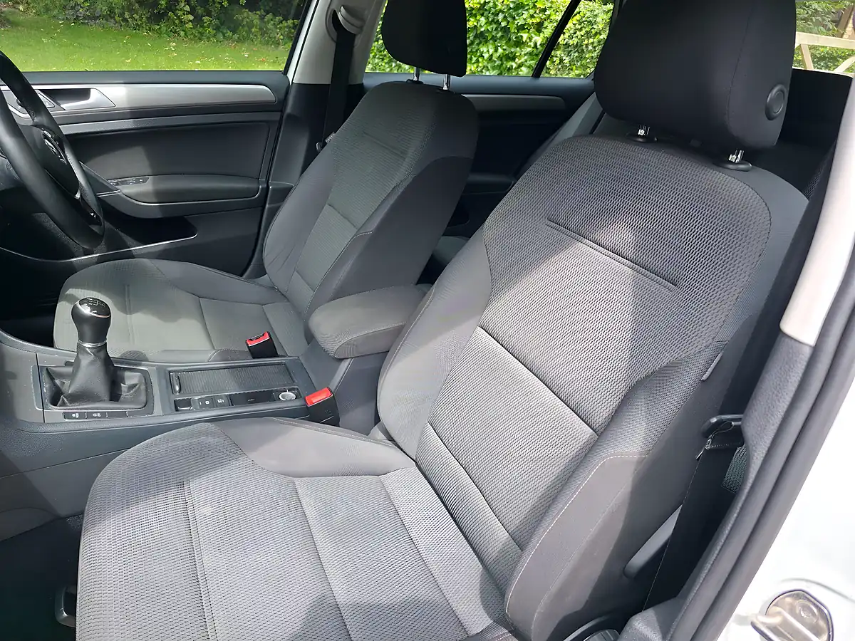 Used 2015 Volkswagen Golf Match White - Interior and Exterior details 18