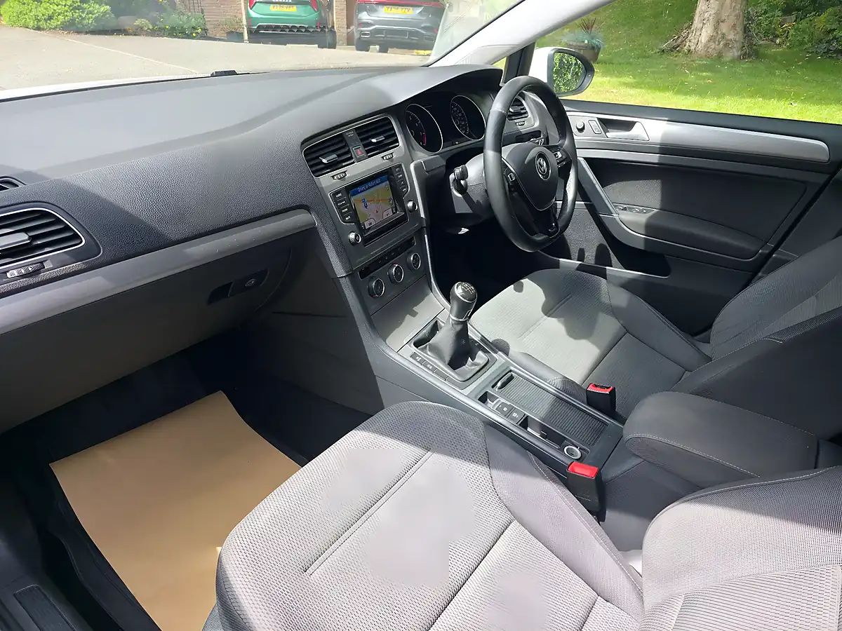 Used 2015 Volkswagen Golf Match White - Interior and Exterior details 8