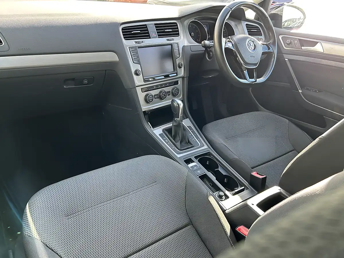 Used 2015 Volkswagen Golf Pure Comfort Blue - Interior and Exterior details 4