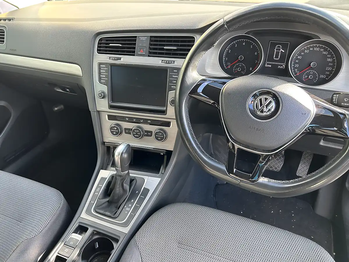 Used 2015 Volkswagen Golf Pure Comfort Blue - Interior and Exterior details 6