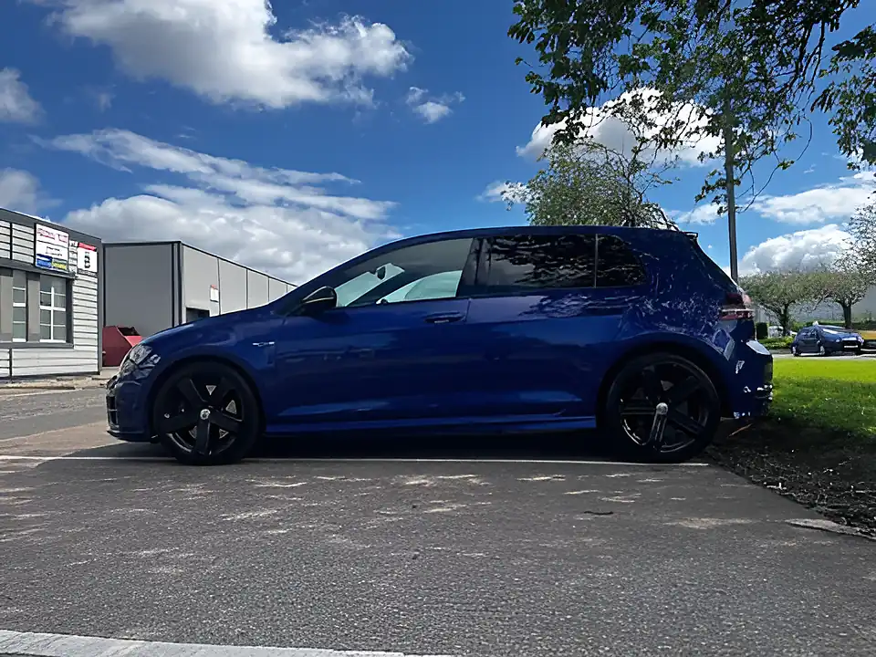 Used 2015 Volkswagen Golf R Blue - Interior and Exterior details 12