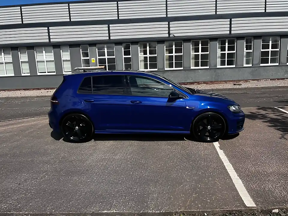 Used 2015 Volkswagen Golf R Blue - Interior and Exterior details 15