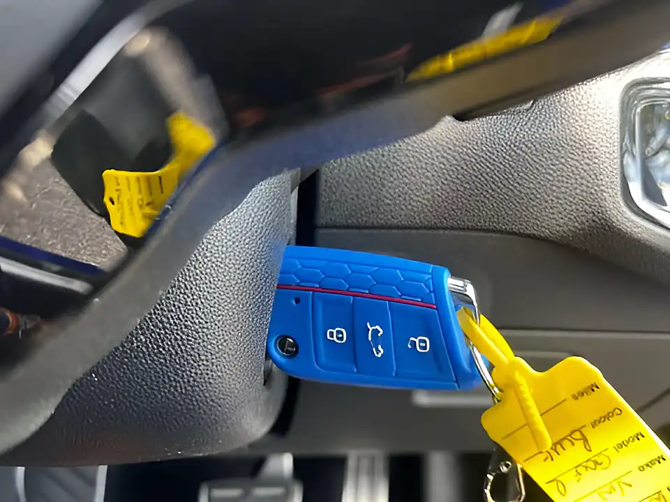 Used 2015 Volkswagen Golf R Blue - Interior and Exterior details 16
