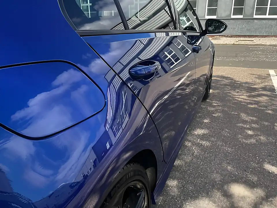 Used 2015 Volkswagen Golf R Blue - Interior and Exterior details 20