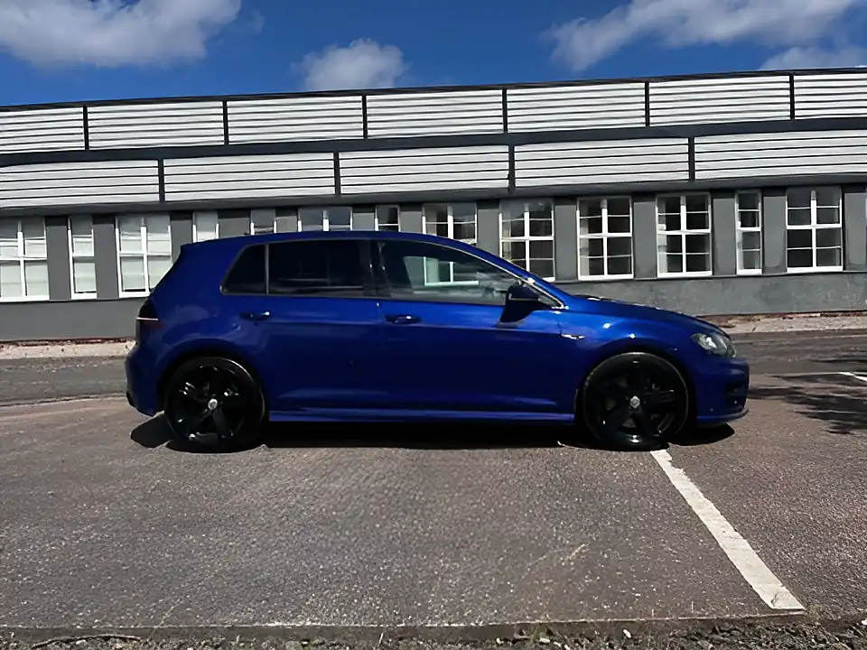 Used 2015 Volkswagen Golf R Blue - Interior and Exterior details 7