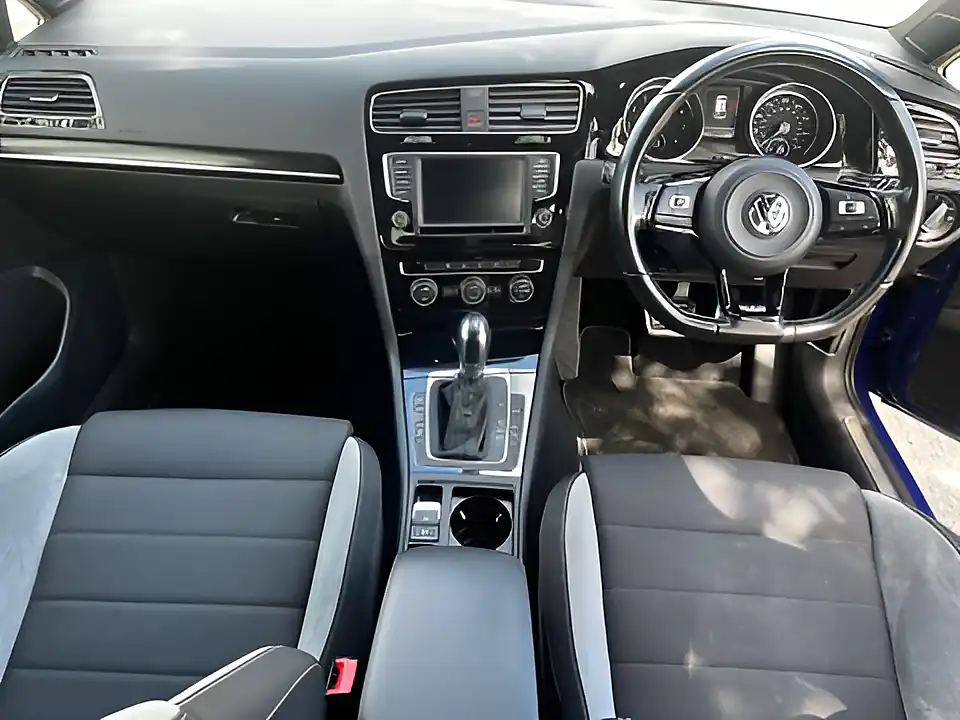 Used 2015 Volkswagen Golf R Blue - Interior and Exterior details 9