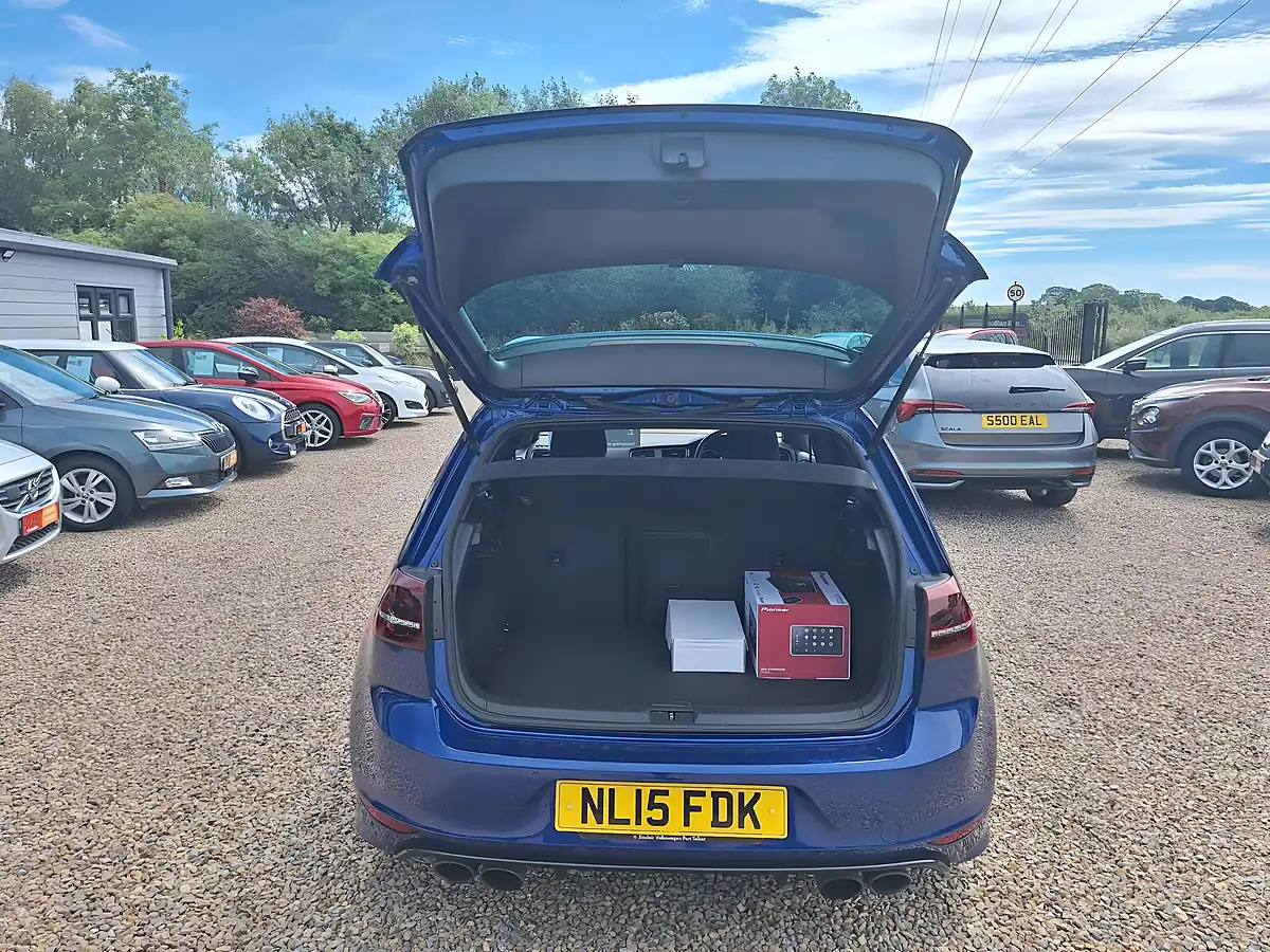Used 2015 Volkswagen Golf R Blue - Interior and Exterior details 16