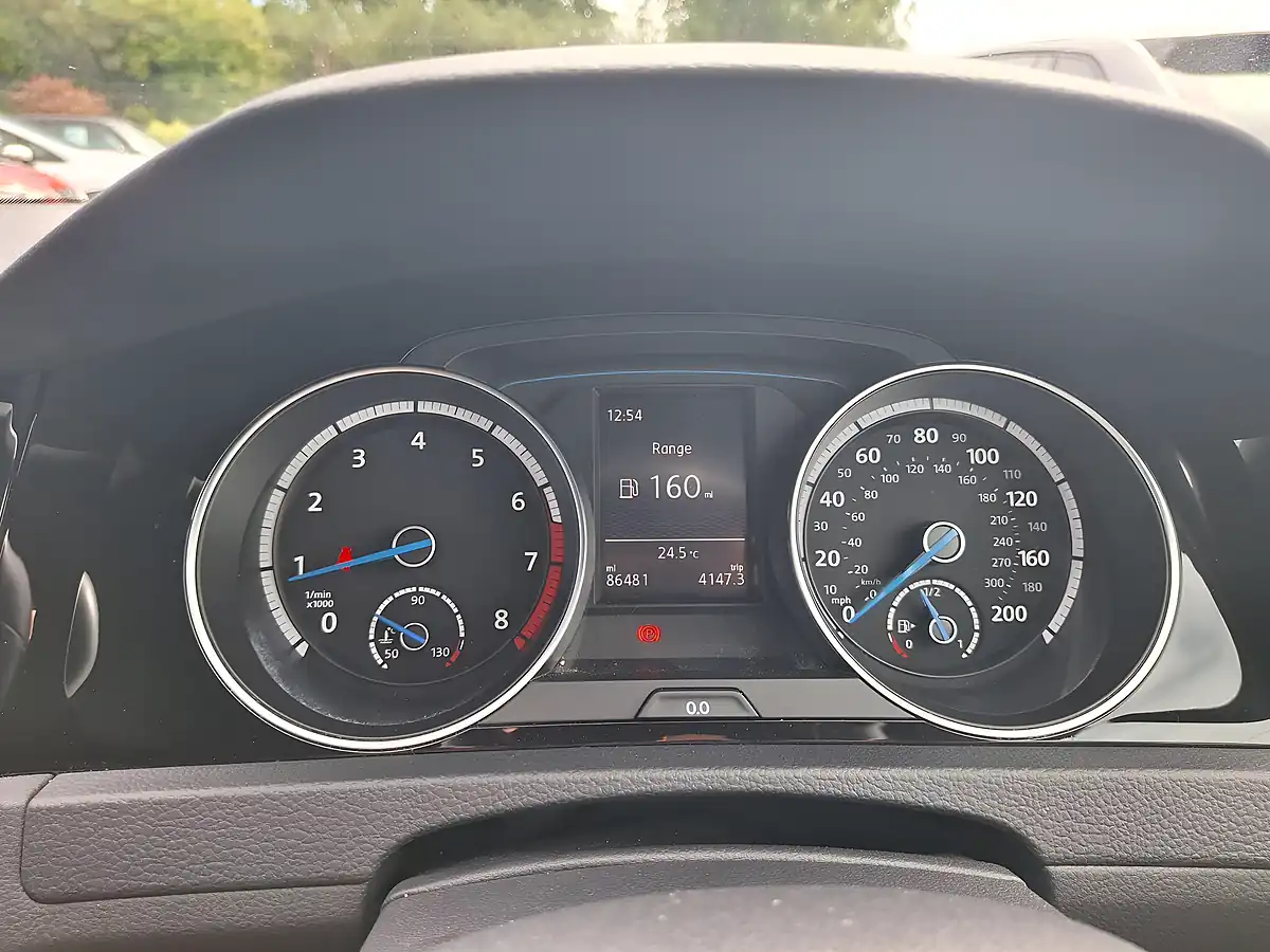 Used 2015 Volkswagen Golf R Blue - Interior and Exterior details 17
