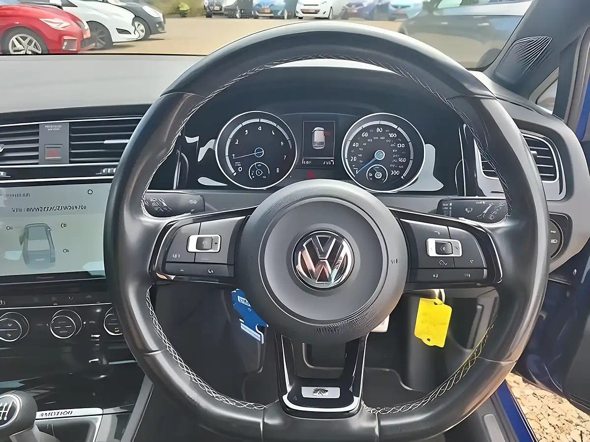 Used 2015 Volkswagen Golf R Blue - Interior and Exterior details 19