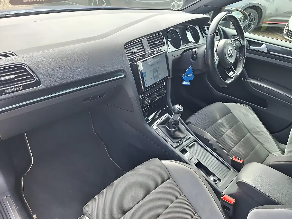 Used 2015 Volkswagen Golf R Blue - Interior and Exterior details 3