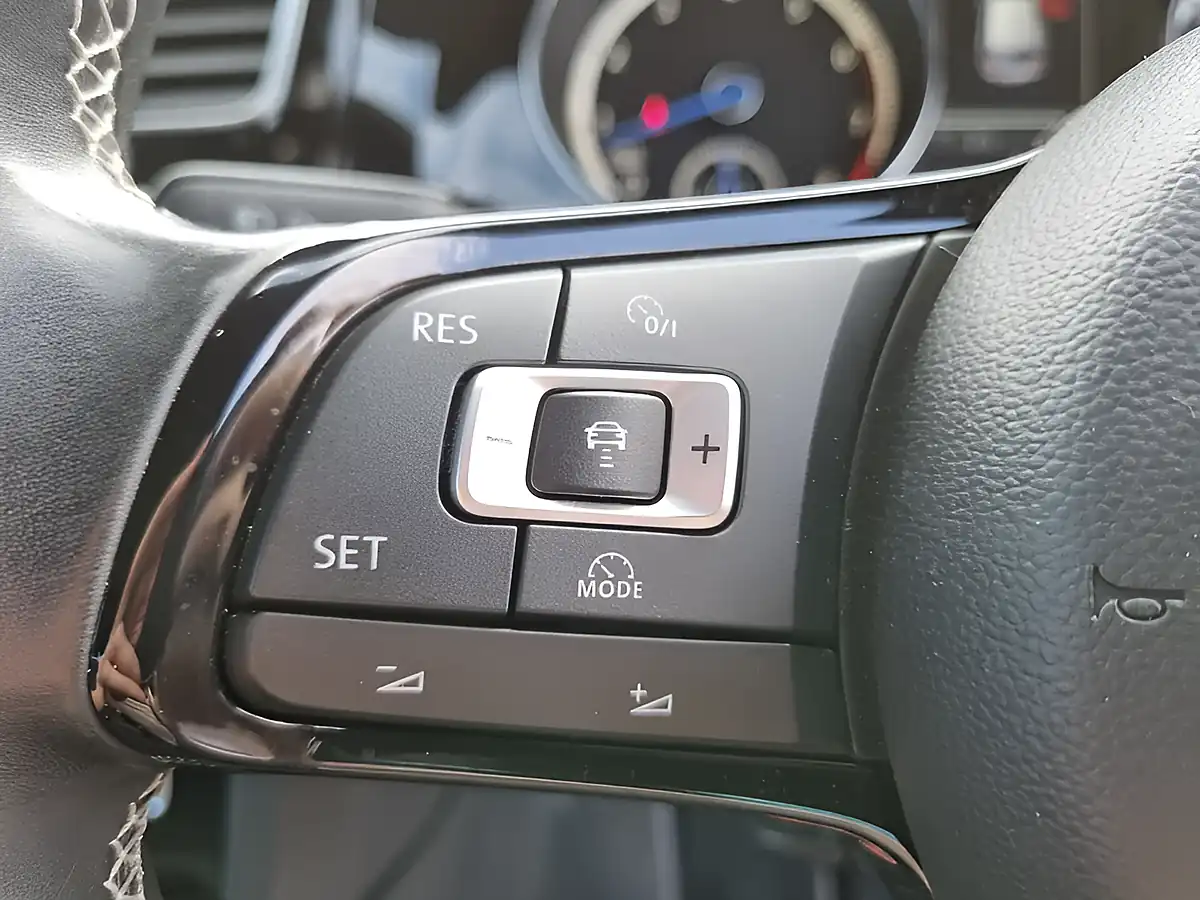 Used 2015 Volkswagen Golf R Deep Black Pearl - Interior and Exterior details 14