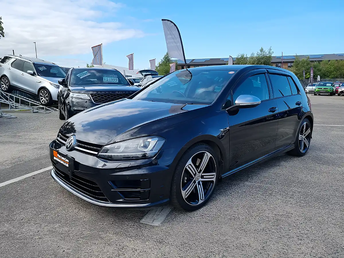 Used 2015 Volkswagen Golf R Deep Black Pearl - Interior and Exterior details 6