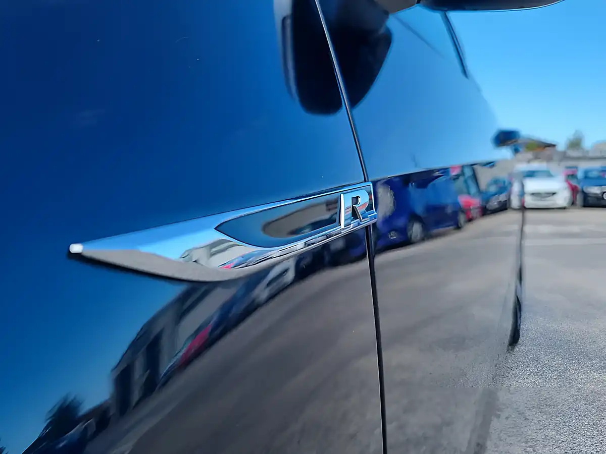 Used 2015 Volkswagen Golf R Deep Black Pearl - Interior and Exterior details 8
