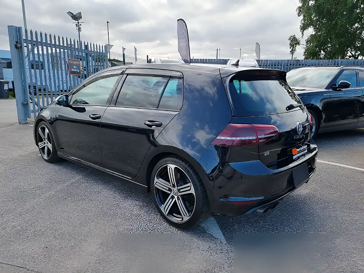 Used 2015 Volkswagen Golf R Deep Black Pearl - Interior and Exterior details 9