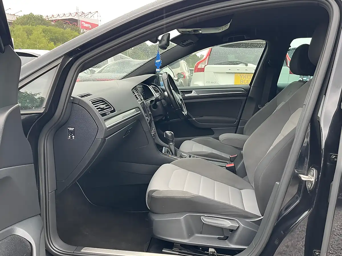 Used 2015 Volkswagen Golf R-Line Black - Interior and Exterior details 10