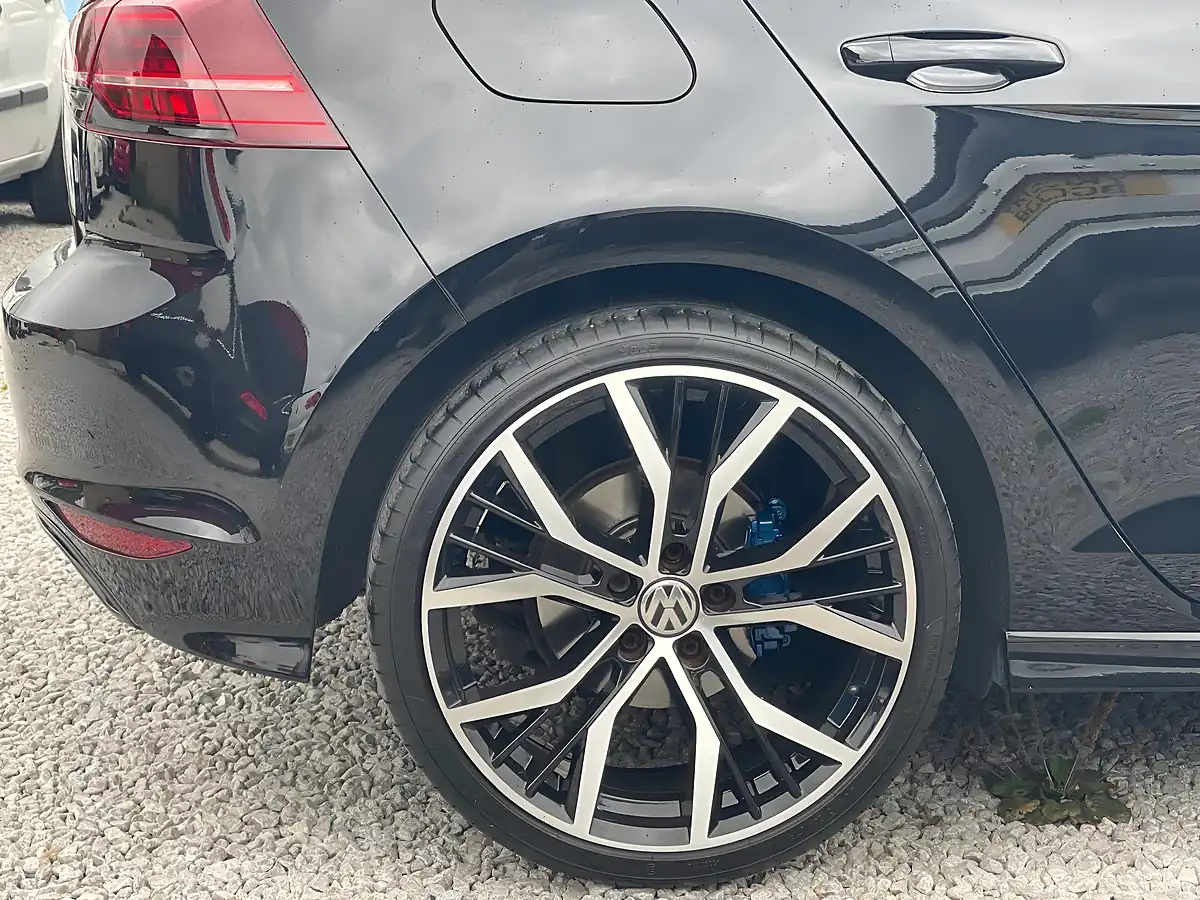 Used 2015 Volkswagen Golf R-Line Black - Interior and Exterior details 19