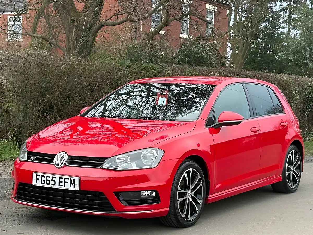 Used 2015 Volkswagen Golf R-Line Red - Front View