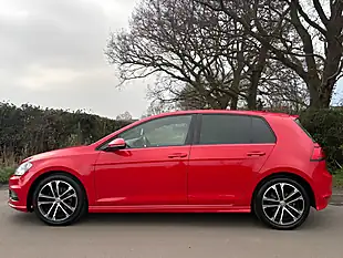 Used 2015 Volkswagen Golf R-Line Red - Interior and Exterior details 4