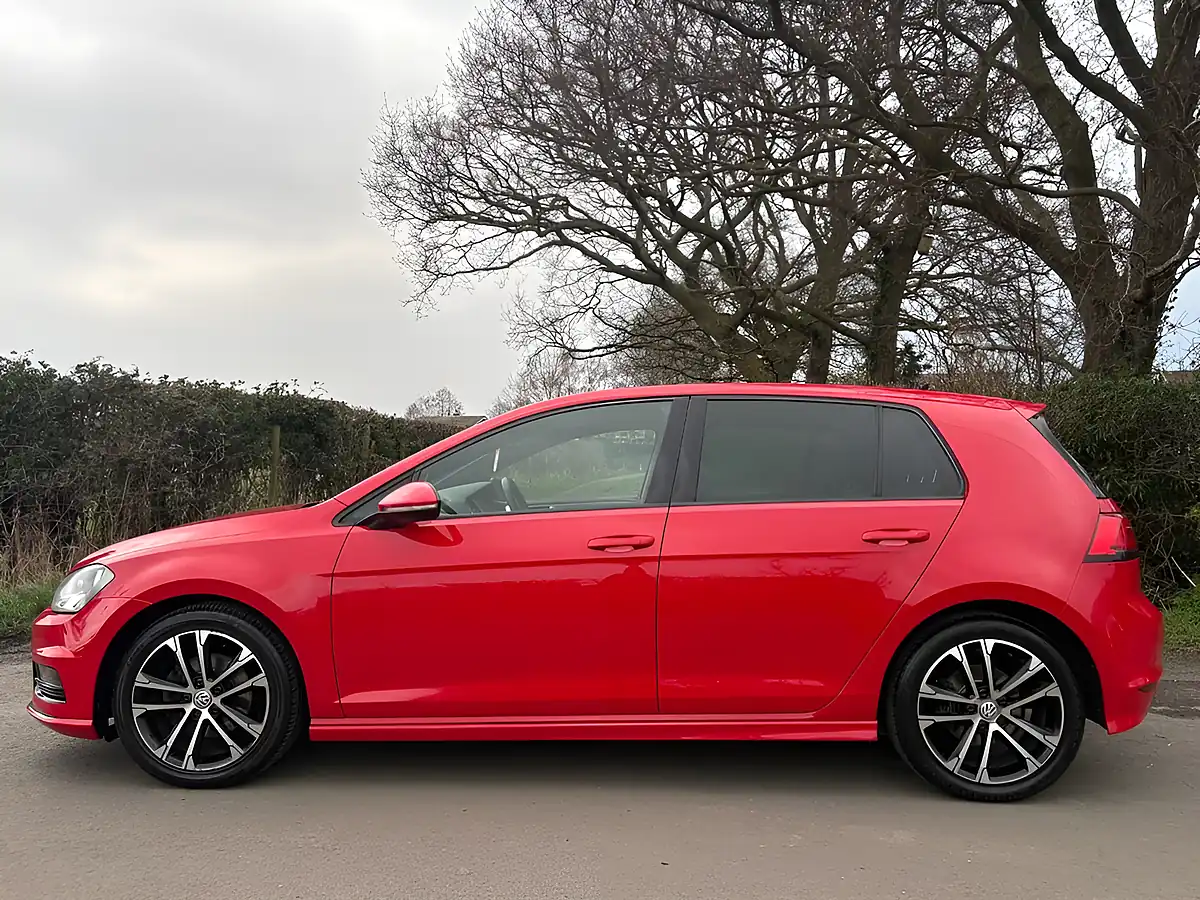 Used 2015 Volkswagen Golf R-Line Red - Interior and Exterior details 4