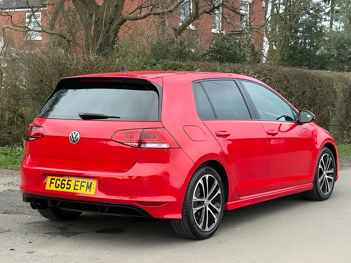 Used 2015 Volkswagen Golf R-Line Red - Interior and Exterior details 8