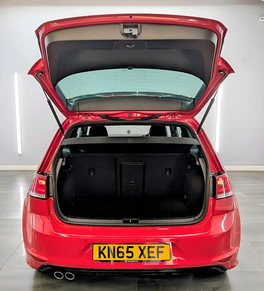 Used 2015 Volkswagen Golf R-Line Tornado Red - Interior and Exterior details 9