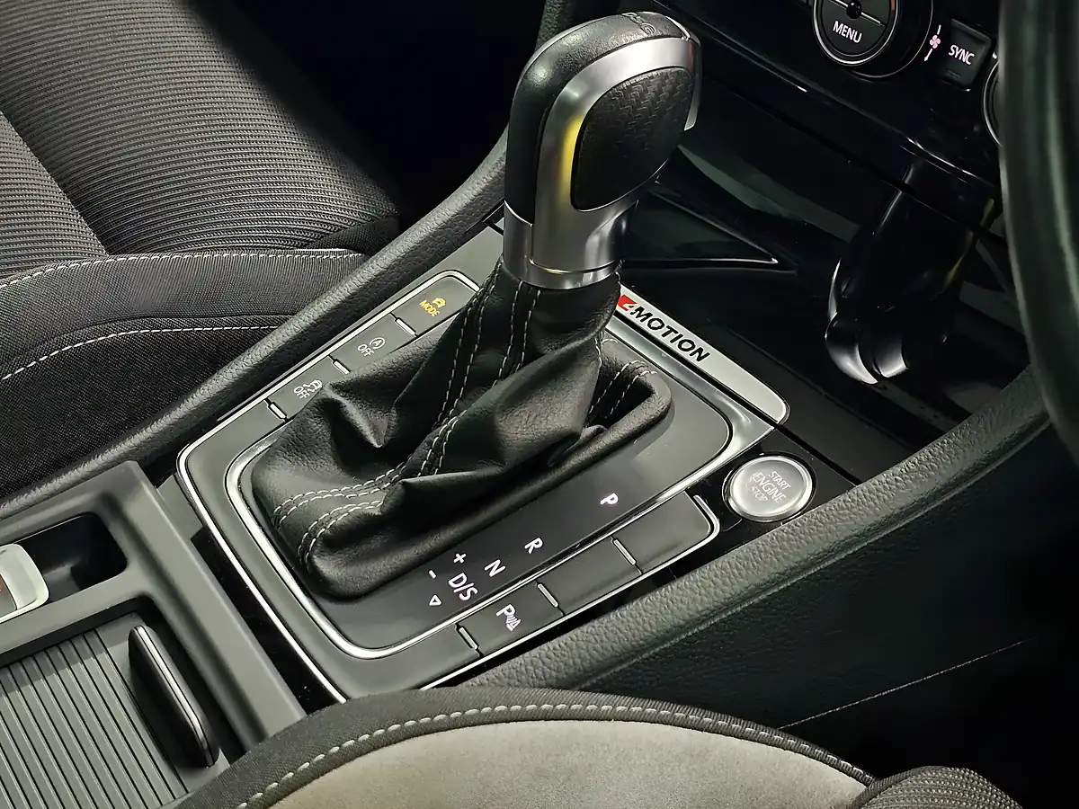 Used 2015 Volkswagen Golf R Night Blue Metallic - Interior and Exterior details 13