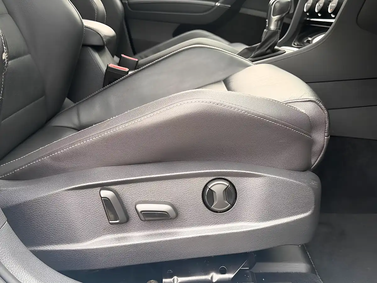 Used 2015 Volkswagen Golf R White - Interior and Exterior details 10