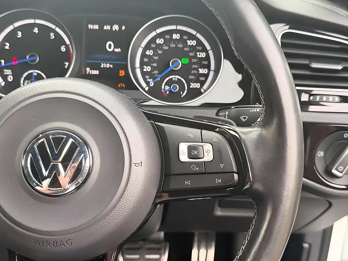 Used 2015 Volkswagen Golf R White - Interior and Exterior details 11