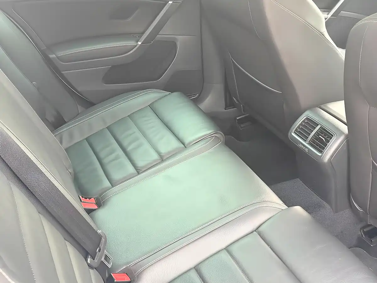 Used 2015 Volkswagen Golf R White - Interior and Exterior details 15