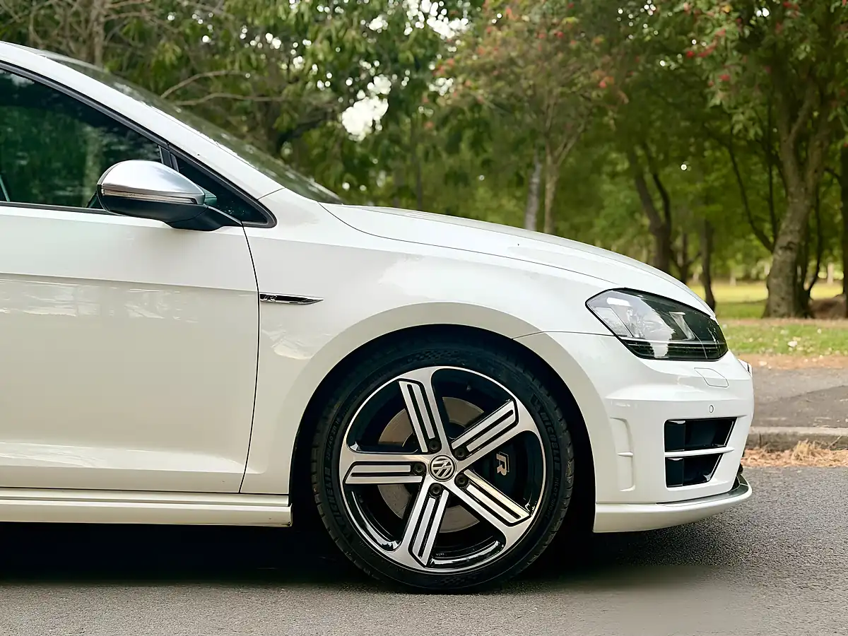 Used 2015 Volkswagen Golf R White - Interior and Exterior details 18