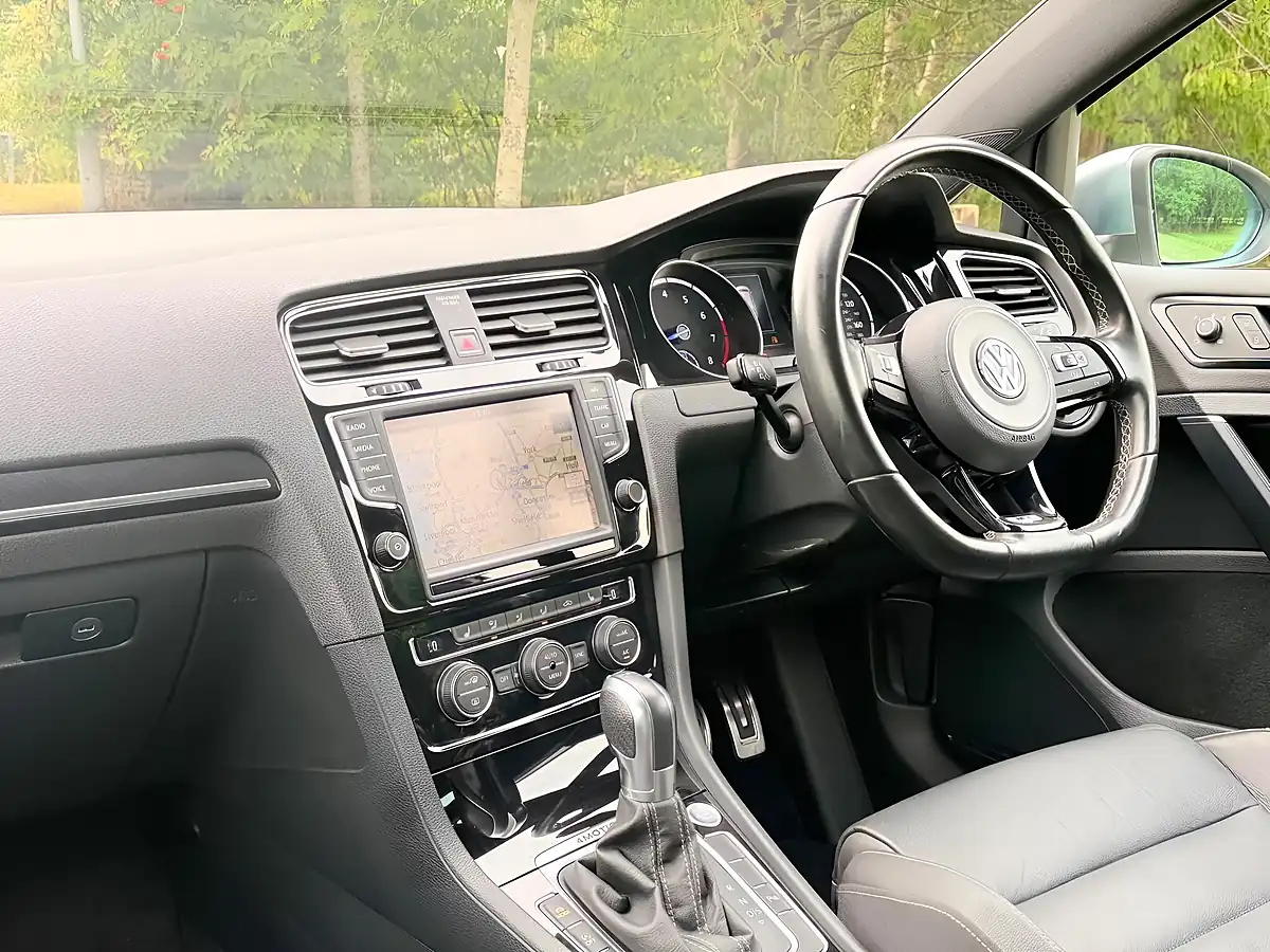 Used 2015 Volkswagen Golf R White - Interior and Exterior details 3