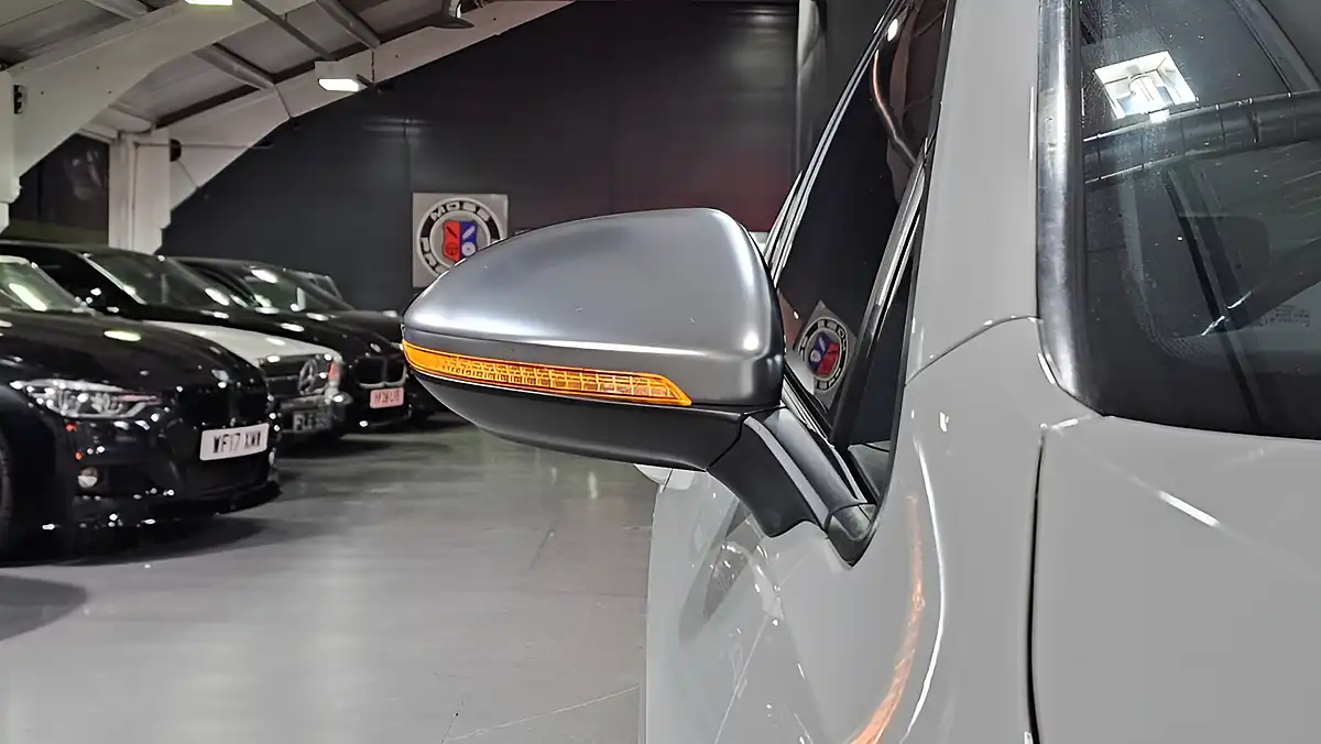 Used 2015 Volkswagen Golf R White - Interior and Exterior details 12