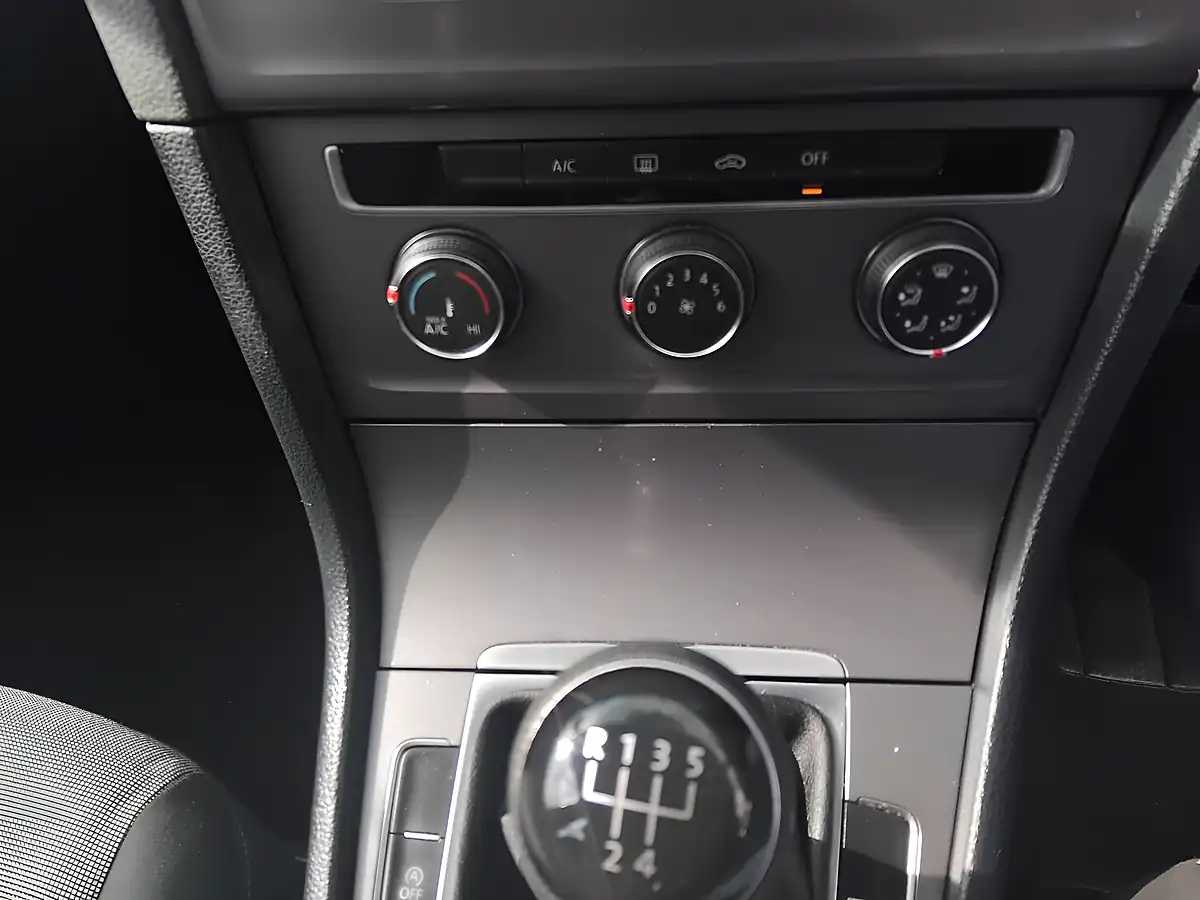 Used 2015 Volkswagen Golf S Black - Interior and Exterior details 20