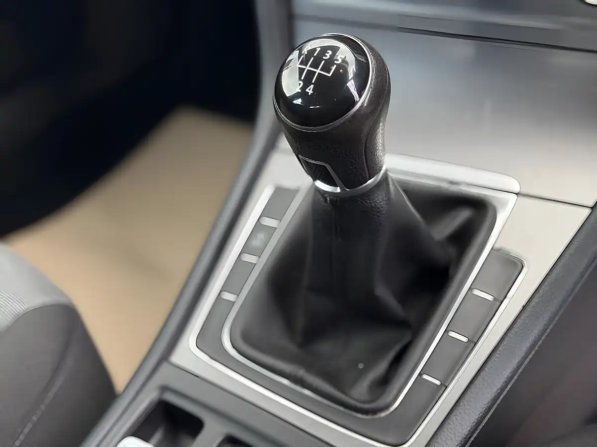 Used 2015 Volkswagen Golf S Silver - Interior and Exterior details 11