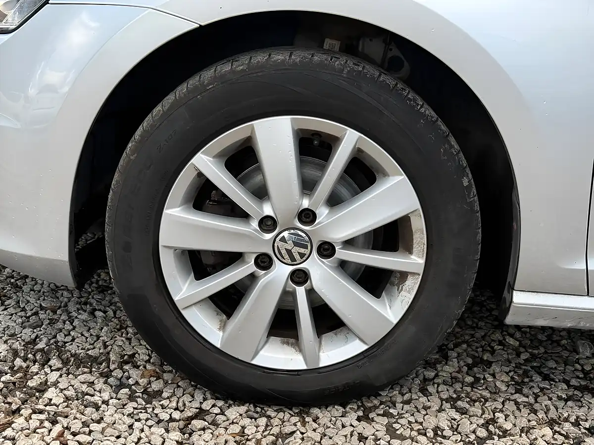 Used 2015 Volkswagen Golf S Silver - Interior and Exterior details 14