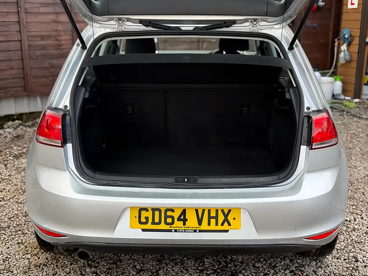 Used 2015 Volkswagen Golf S Silver - Interior and Exterior details 17