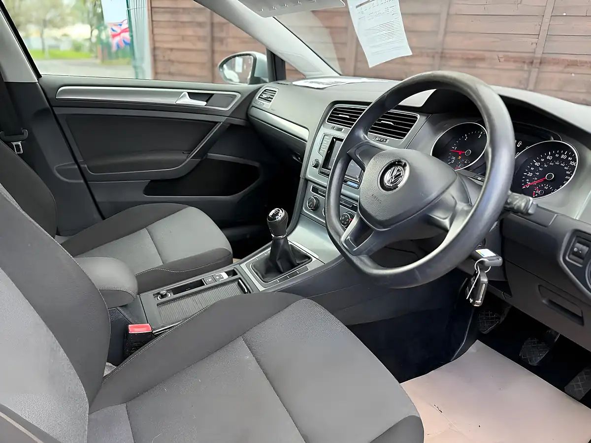 Used 2015 Volkswagen Golf S Silver - Interior and Exterior details 20