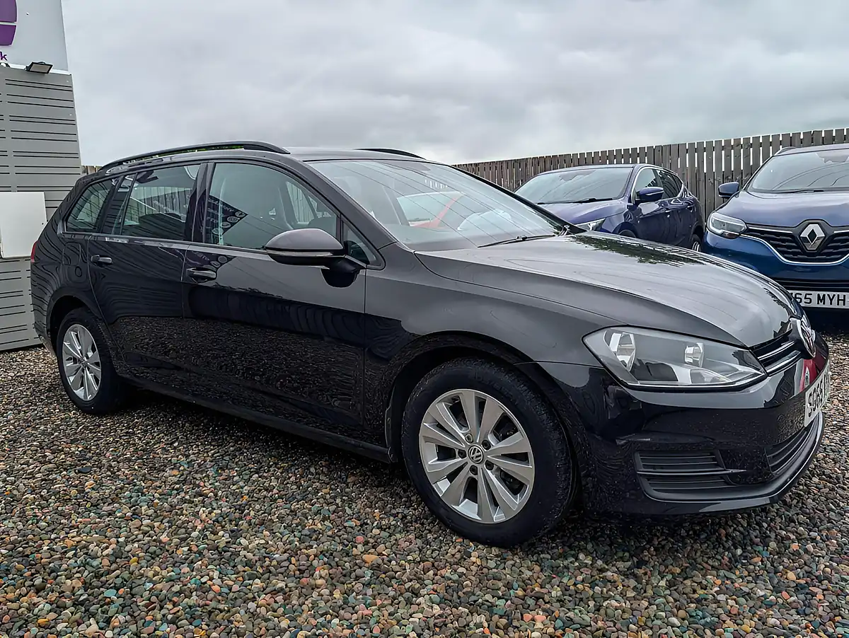 Used 2015 Volkswagen Golf Se Bluemotion Tech Black - Front View