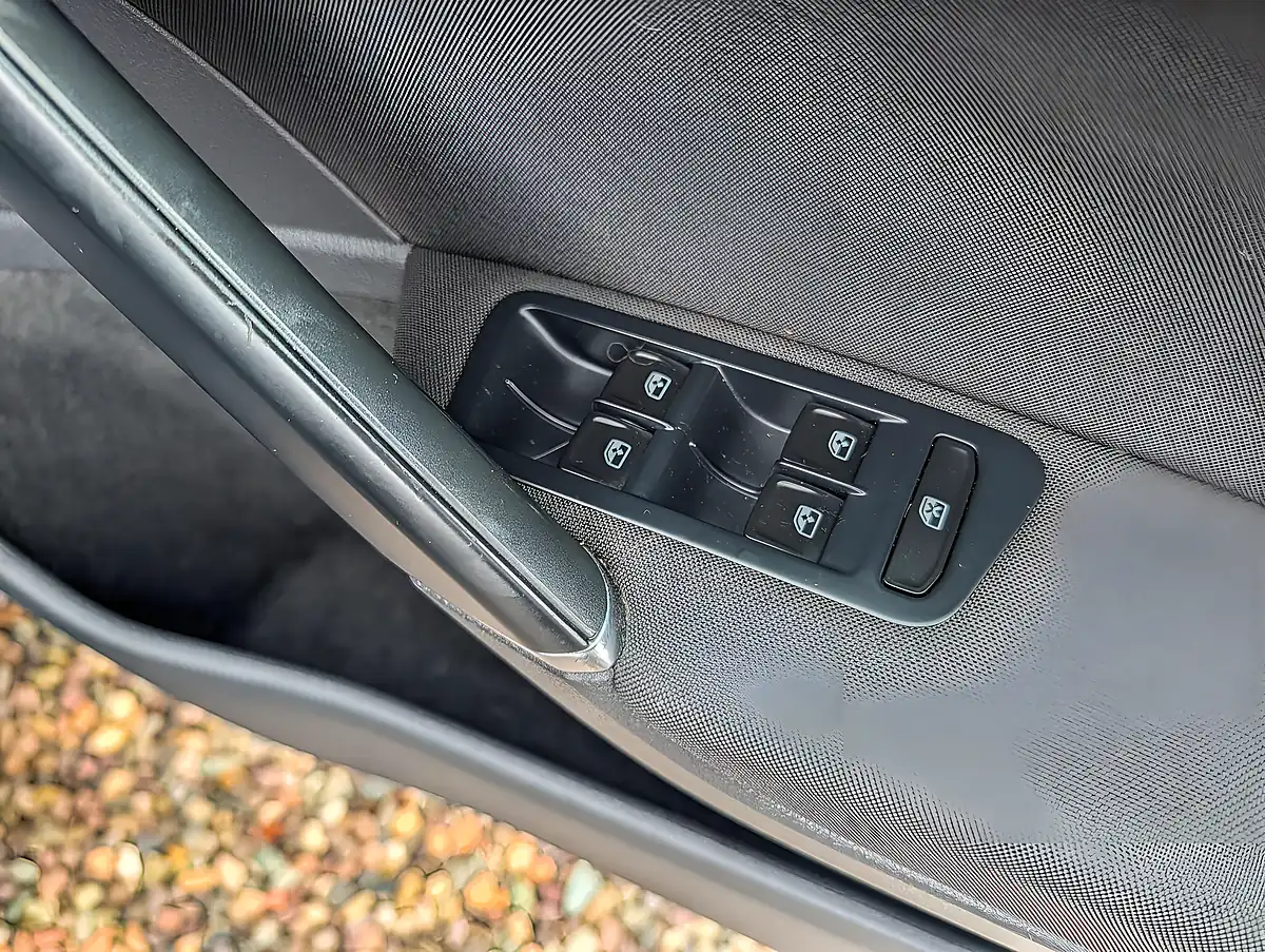 Used 2015 Volkswagen Golf Se Bluemotion Tech Black - Interior and Exterior details 14