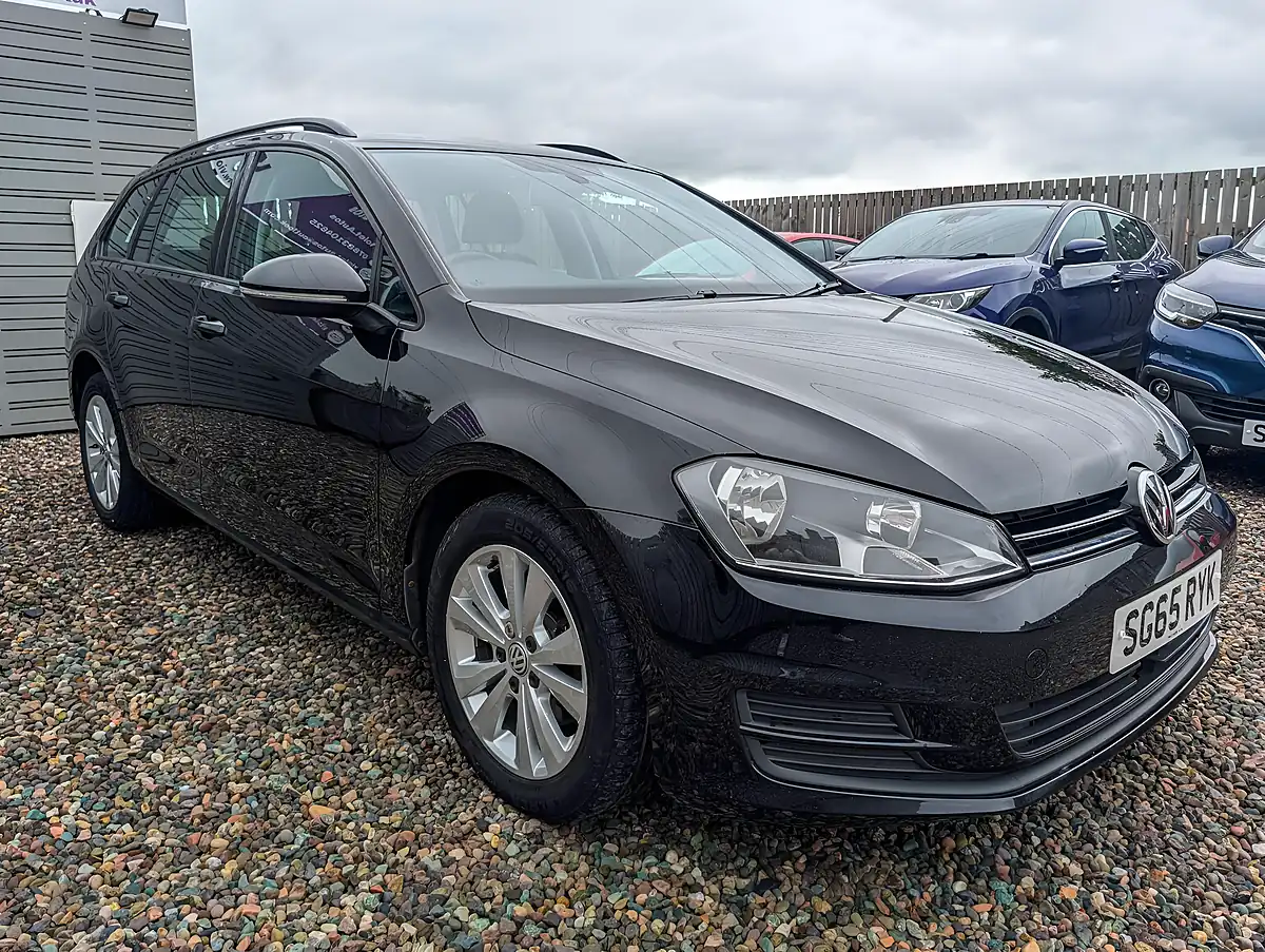 Used 2015 Volkswagen Golf Se Bluemotion Tech Black - Interior and Exterior details 5